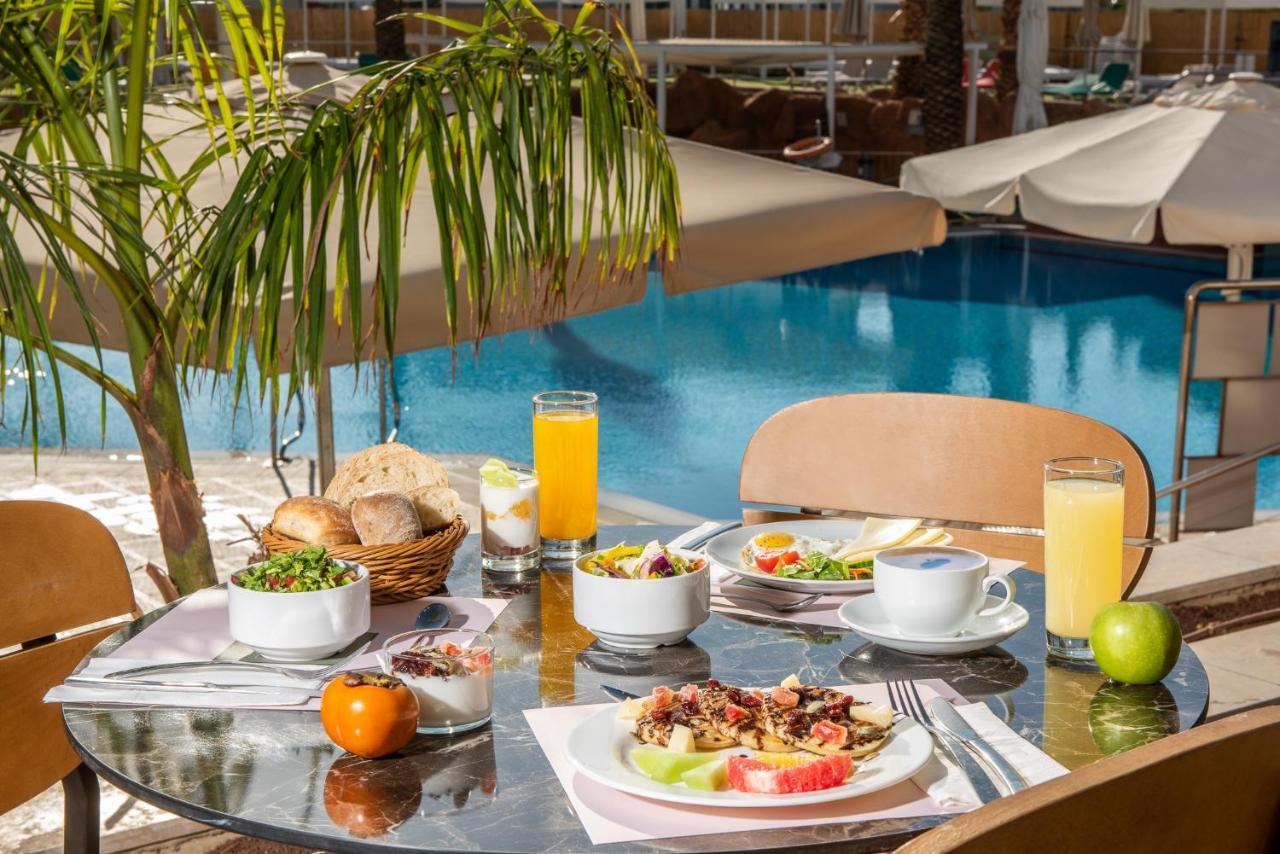 Vert Hotel Eilat By Afi Hotels 외부 사진 Breakfast at the pool
