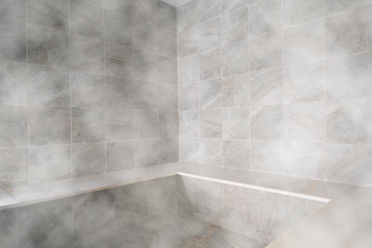Vert Hotel Eilat By Afi Hotels 외부 사진 A shower seat